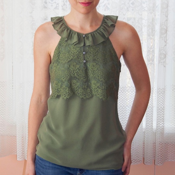 Banana Republic Green Lace Front Ruffle Top - Picture 1 of 8